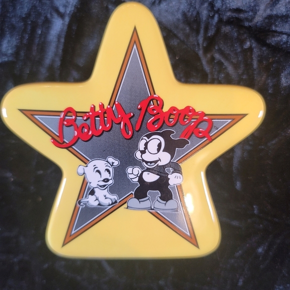 781. 2004 ~ Betty Boop ~ Salt & Pepper ~ Collector's Item ~ Boop-oop-a-doop! - Picture 12 of 12